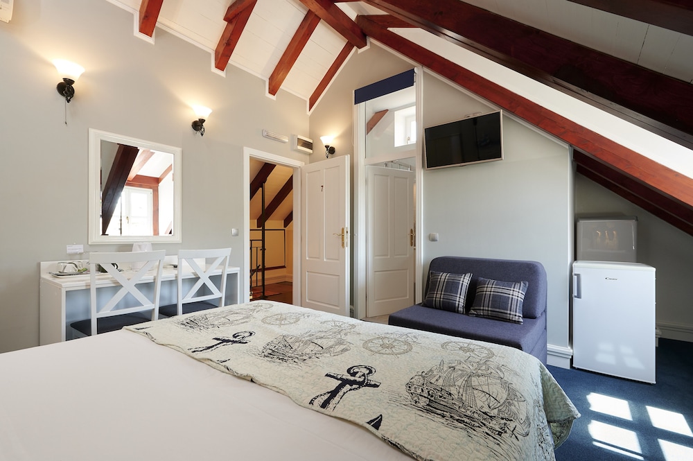 Palace Central Square