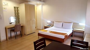 M Suites Hotel