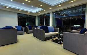 City Hotel & Suites