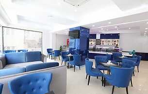City Hotel & Suites