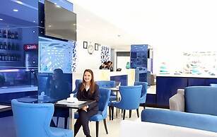 City Hotel & Suites