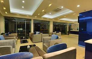 City Hotel & Suites