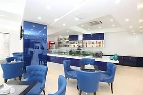 City Hotel & Suites