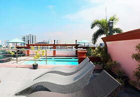 Urban Travellers Hotel