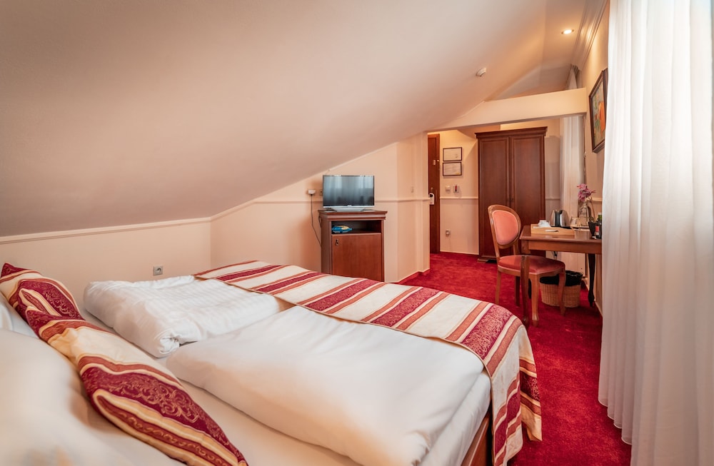 Hotel Capital