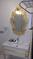 MB Deluxe Hotel