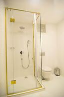 MB Deluxe Hotel