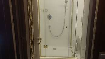 MB Deluxe Hotel
