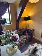 Crown Lodge Bed & Breakfast
