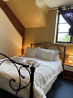 Crown Lodge Bed & Breakfast