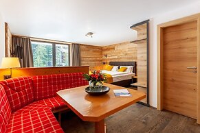 22 Summits Apartments