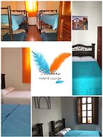 Feathers Hotel and Lounge - Hostel