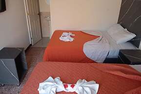 Feathers Hotel and Lounge - Hostel