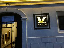 Feathers Hotel and Lounge - Hostel