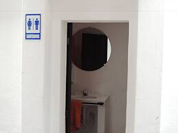 Feathers Hotel and Lounge - Hostel