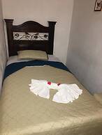 Feathers Hotel and Lounge - Hostel