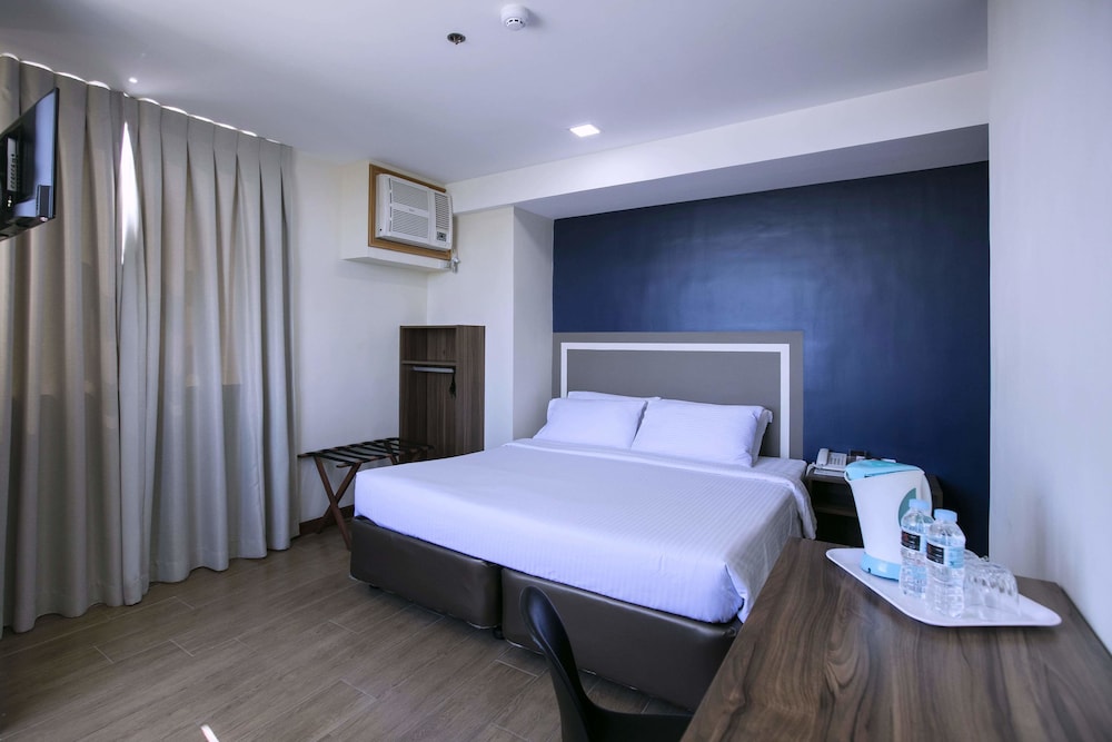 S Hotel and Residences