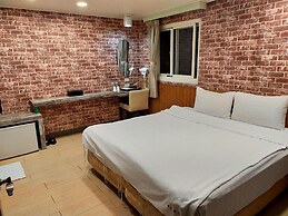 Bin City Hotel