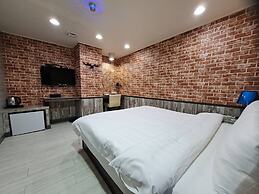 Bin City Hotel