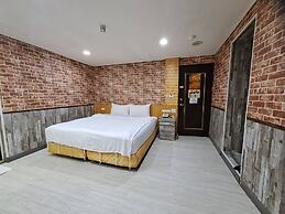 Bin City Hotel