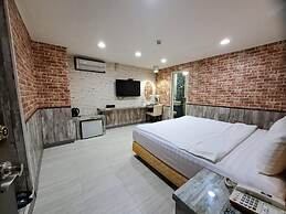 Bin City Hotel