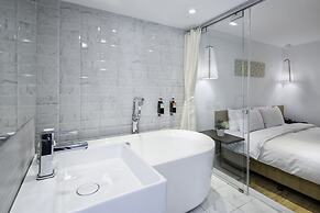 SSBHotel - Shin Sei Bashi