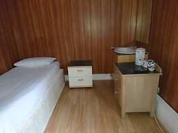 Dee Hotel