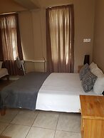 Oasis Shanti Backpackers