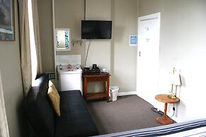 Lumsden Hotel