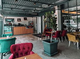 Nun Hotel Lara
