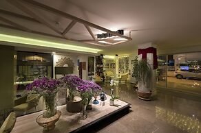 Nun Hotel Lara