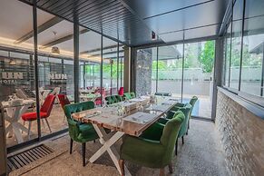 Nun Hotel Lara