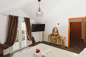 Stellatos House