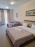 Hotel Ema
