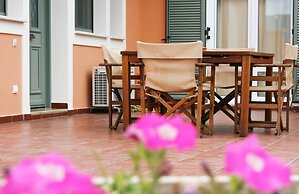 Lagoon View Apartments - Adults Only