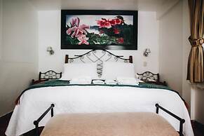 Gringo Bill's Boutique Hotel