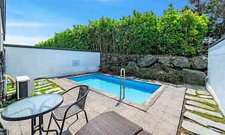 Pool & Villa Sorang