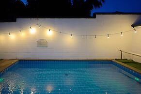 Pool & Villa Sorang