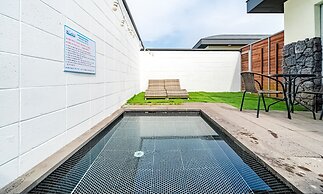 Pool & Villa Sorang