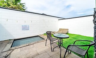 Pool & Villa Sorang