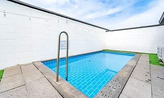 Pool & Villa Sorang
