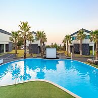 Pool & Villa Sorang