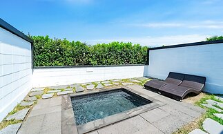 Pool & Villa Sorang