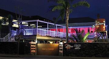 Shooters Saloon Bar Hotel & Cabins