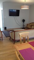 Shooters Saloon Bar Hotel & Cabins