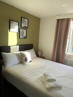 The Davron Hotel
