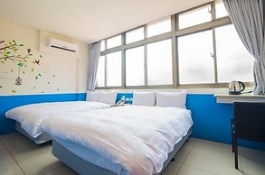 Happy Holiday Hotel