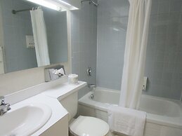 Claymore inn & Suites