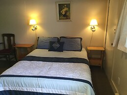Cedars Motel