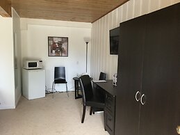 Cedars Motel